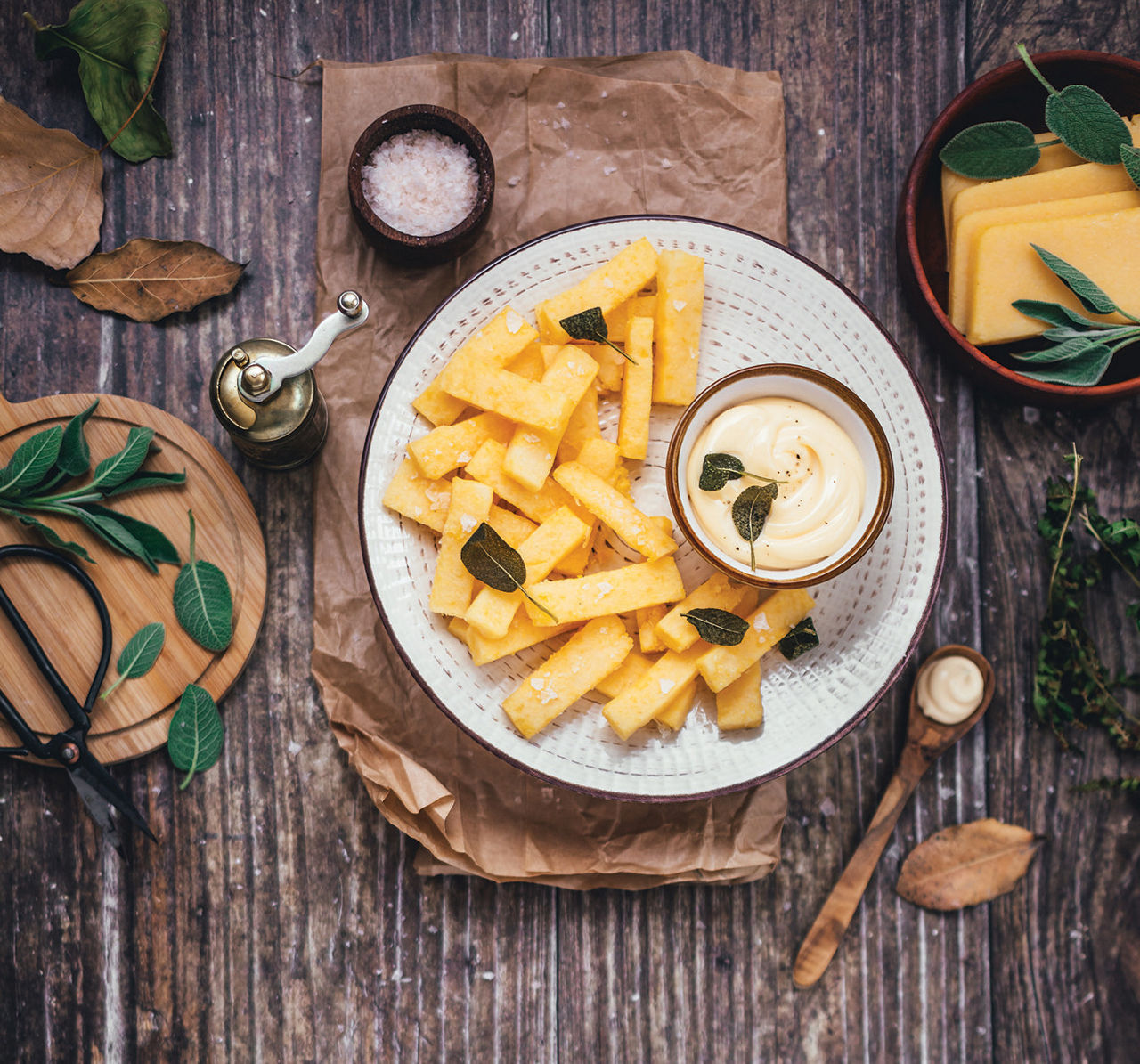 Chips di polenta fritta con maionese alla salvia